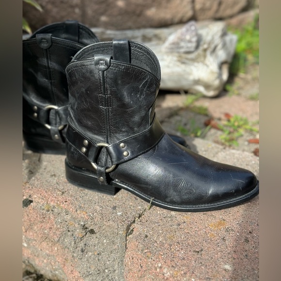 GUC Frye Distressed Italian leather Wyatt Harness Short Western Ankle Boots - Picture 4 of 11